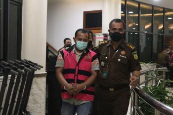 2 Tersangka Dugaan Tipikor Pemberian Fasilitas Pembiayaan PT. bank Syariah Mandiri Sidoarjo Kepada Debitur PT. Hasta Mulya Putra Ditahan